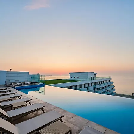 Tropical In Infinity Pool & Appartement *