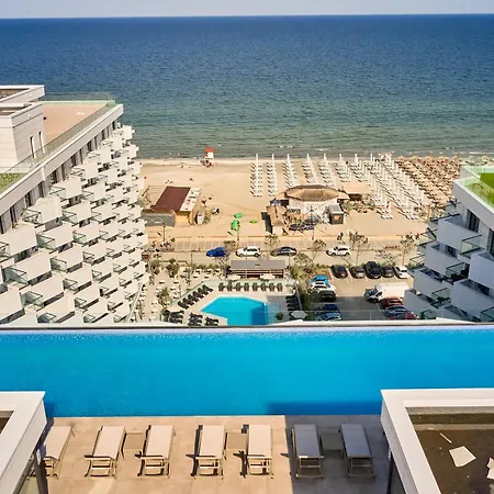 Tropical In Infinity Pool & Appartement