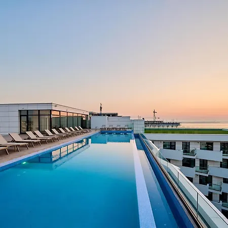 Tropical In Infinity Pool & Năvodari