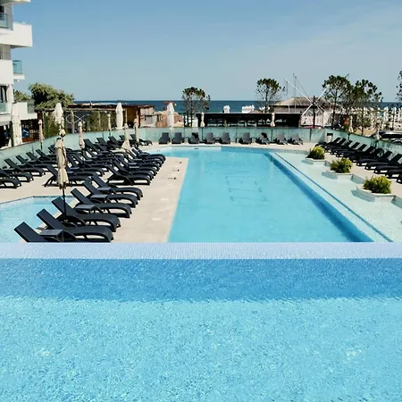 Tropical In Infinity Pool & * Năvodari