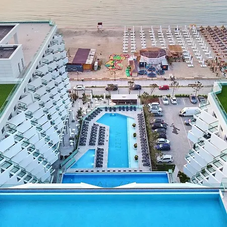 Tropical In Infinity Pool & Appartement